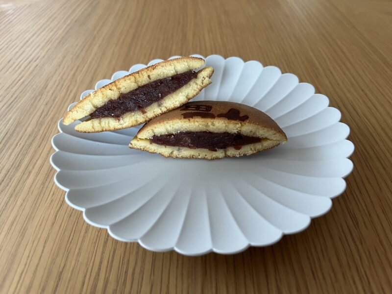 通常版どら焼きの断面図
